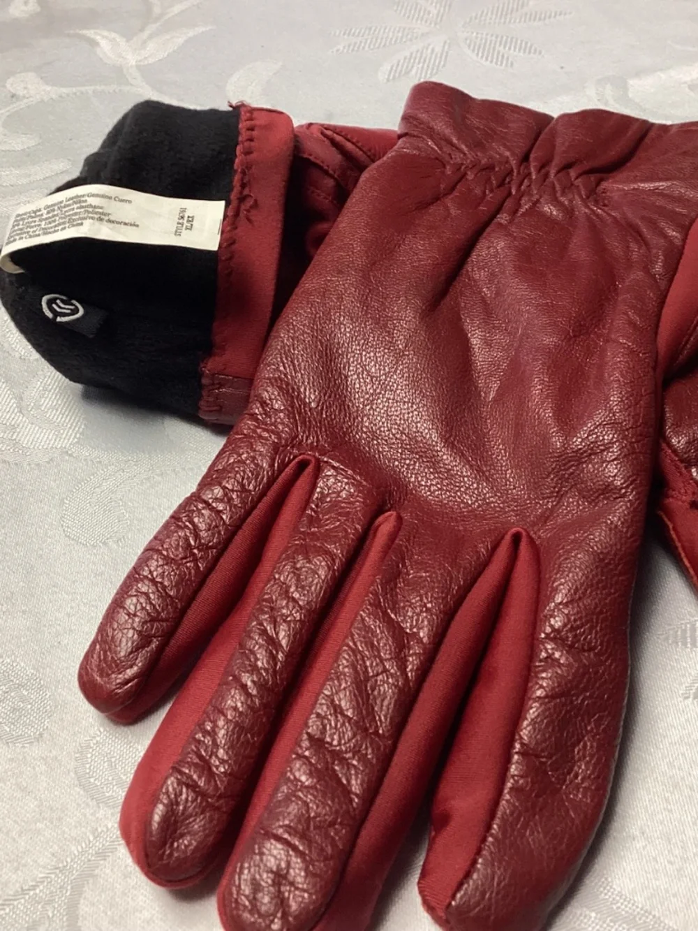 RED LEATHER GLOVES. A MUST SEE ❤️❤️❤️❤️❤️
